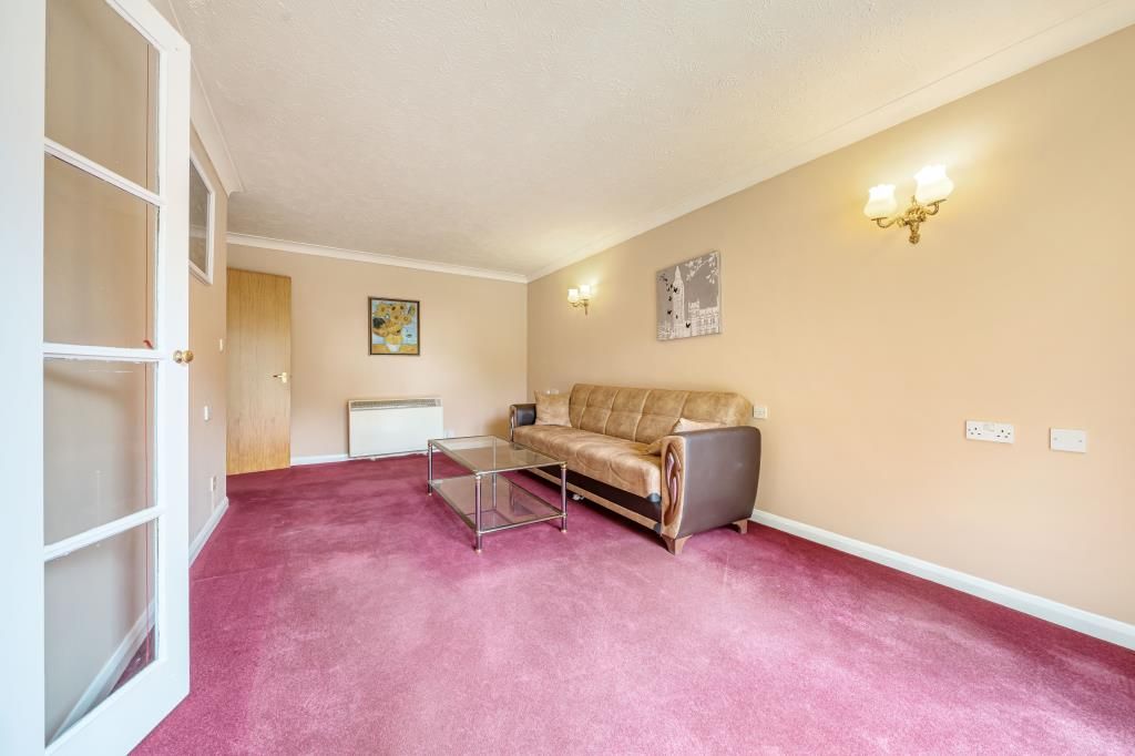 1 bed flat for sale in Windsor, Berkshire SL4, £140,000