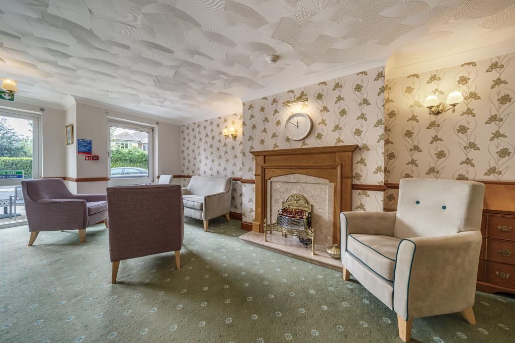 1 bed flat for sale in Windsor, Berkshire SL4, £140,000
