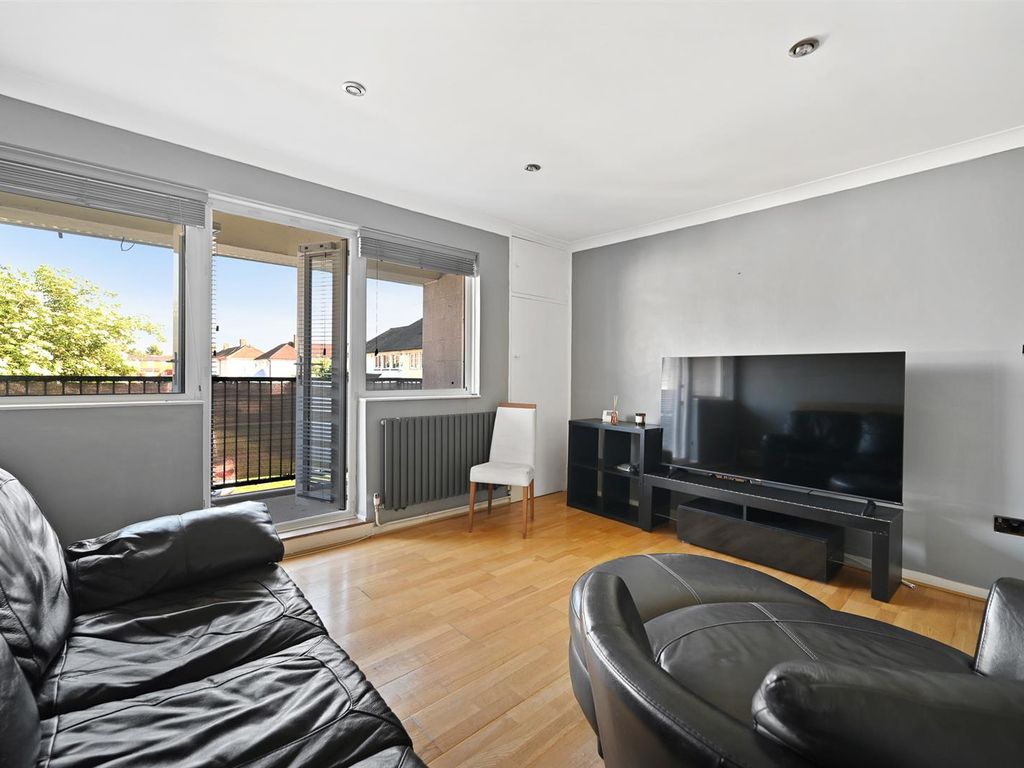 1 bed flat for sale in Felton Close, Borehamwood WD6, £255,000