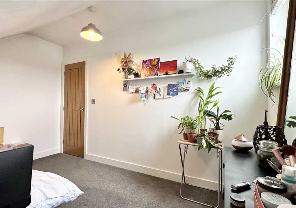 2 bed flat for sale in Melton Road, West Bridgford, Nottingham NG2, £150,000