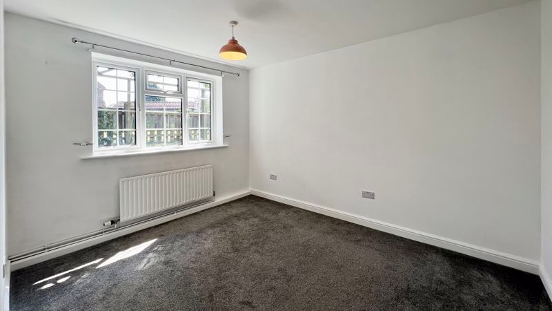 1 bed flat for sale in Revesby Court, Scunthorpe DN16, £70,000