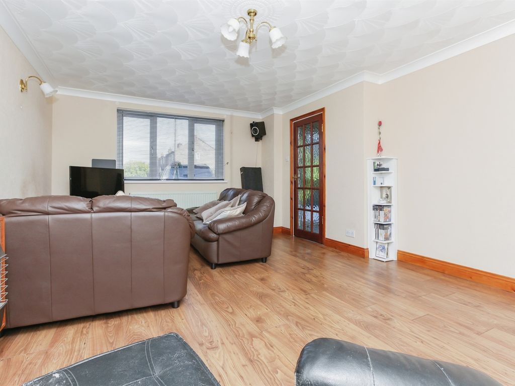 3 bed terraced house for sale in Scotswood Crescent, Glen Parva, Leicester LE2, £190,000