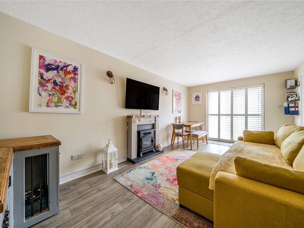 1 bed flat for sale in Upper Bognor Road, Bognor Regis, West Sussex PO21, £180,000