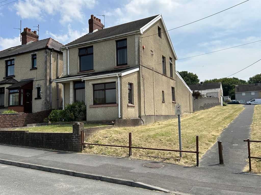 3 bed detached house for sale in Gelli Road, Llanelli SA14, £215,000