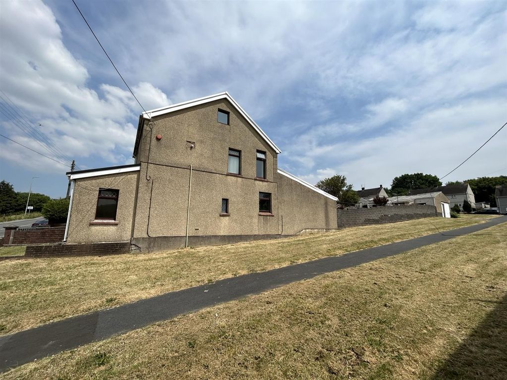 3 bed detached house for sale in Gelli Road, Llanelli SA14, £215,000