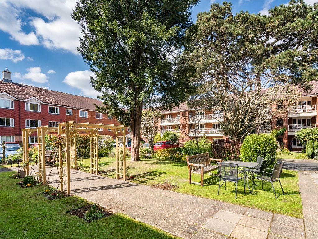 2 bed flat for sale in Grange Road, Solihull, West Midlands B91, £190,000