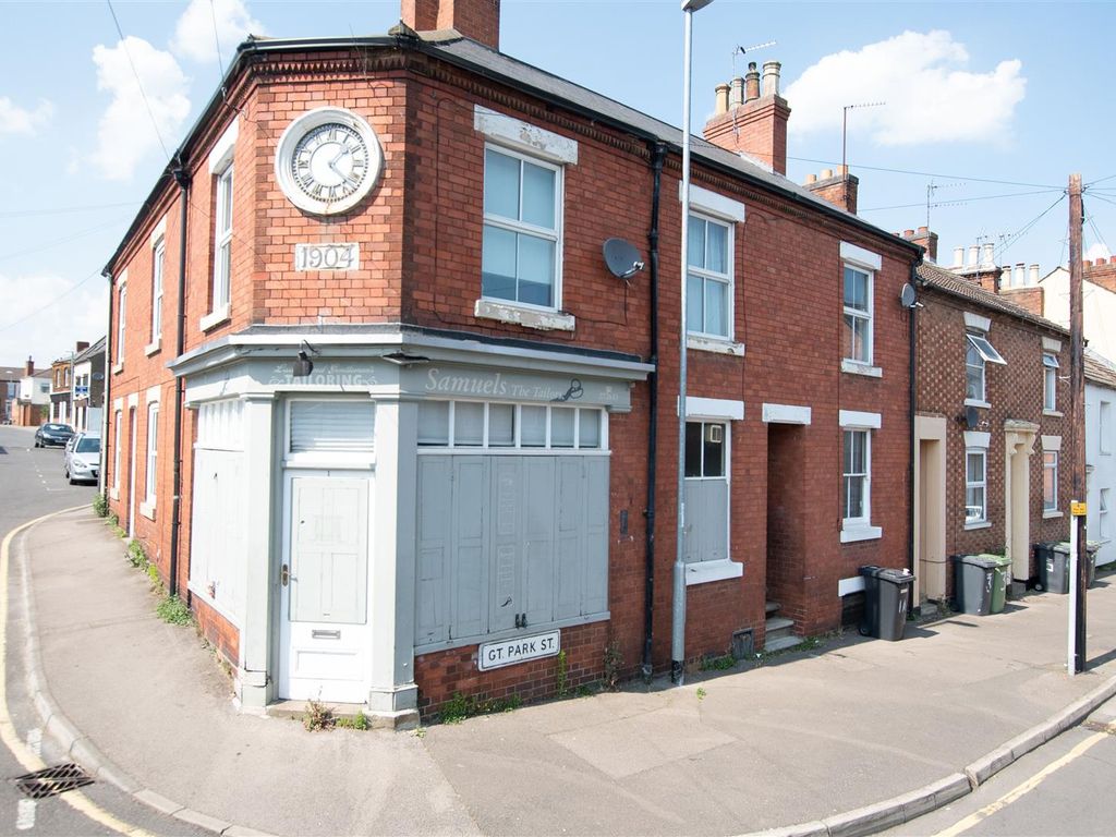 4 bed property for sale in Great Park Street, Wellingborough NN8, £265,000