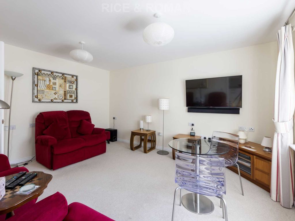 1 bed flat for sale in Stokes Lodge, Camberley GU15, £160,000