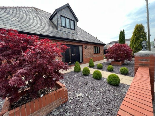 3 bed bungalow for sale in Railway Terrace, Cwmllynfell SA9, £300,000