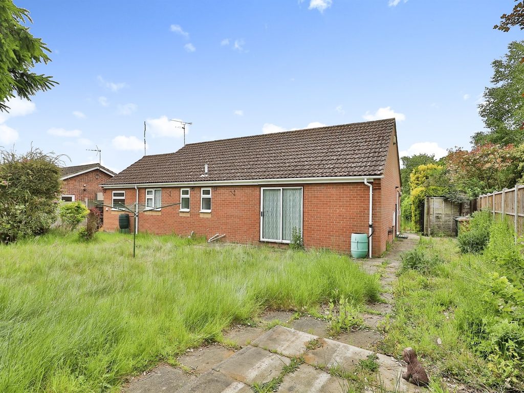 3 bed detached bungalow for sale in Bengeys Road, Necton, Swaffham PE37, £300,000