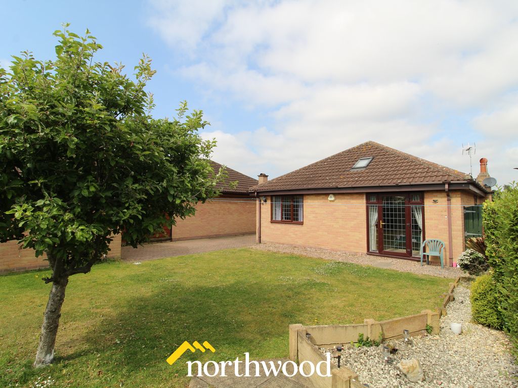 2 bed bungalow for sale in Spring Bank Close, Blaxton, Doncaster DN9, £190,000