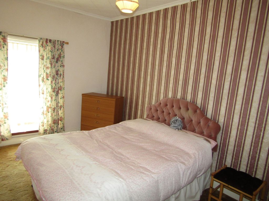 3 bed detached house for sale in 16 Graig Road, Trebanos, Pontardawe, Swansea. SA8, £217,000