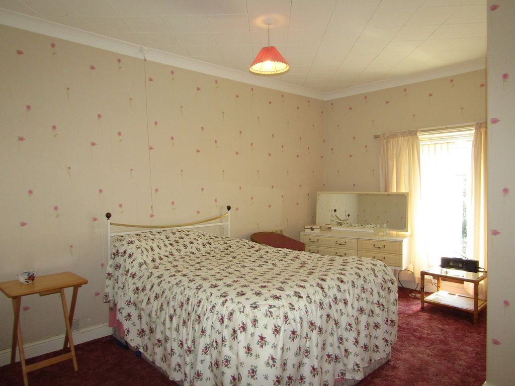 3 bed detached house for sale in 16 Graig Road, Trebanos, Pontardawe, Swansea. SA8, £217,000
