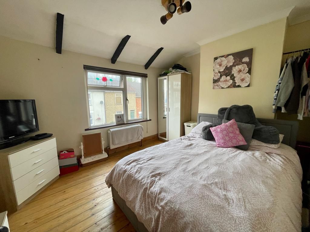 2 bed terraced house for sale in Eastcott Hill, Swindon SN1, £190,000