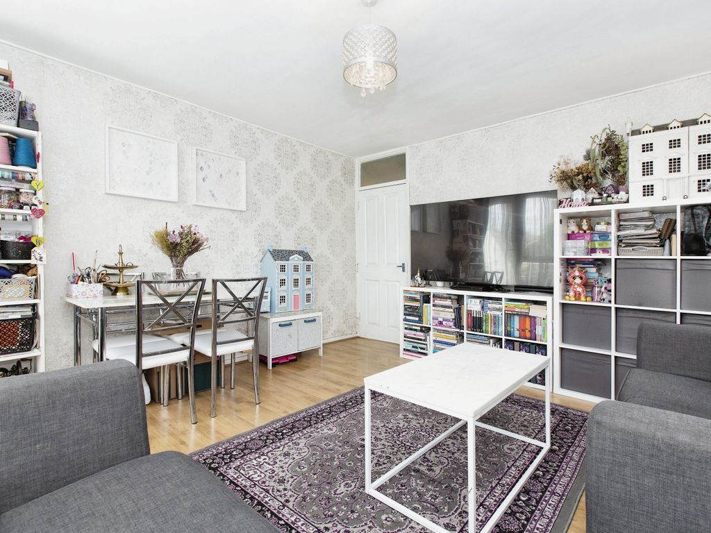 1 bed flat for sale in Carr Street, London E14, £285,000