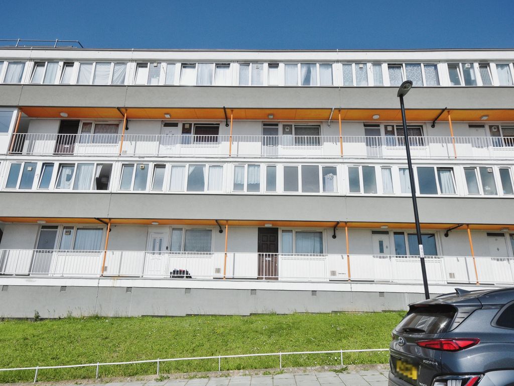 3 bed flat for sale in Dallas Road, London SE26, £230,000