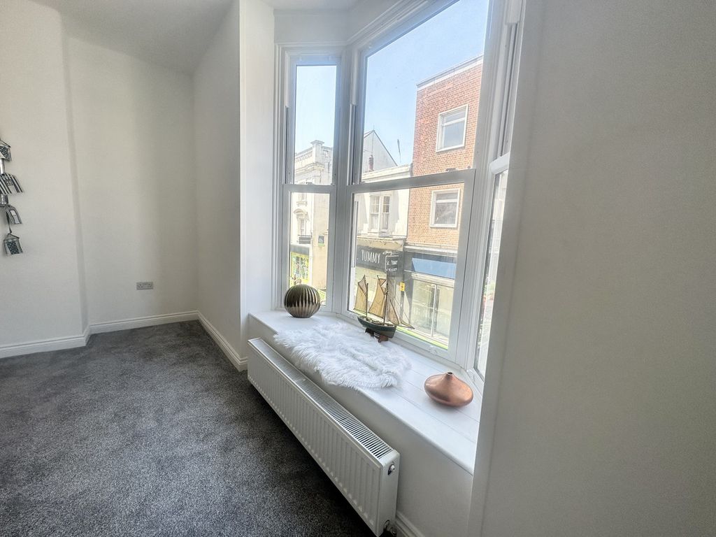 3 bed flat for sale in High Street, Isle Of Wight PO33, £220,000