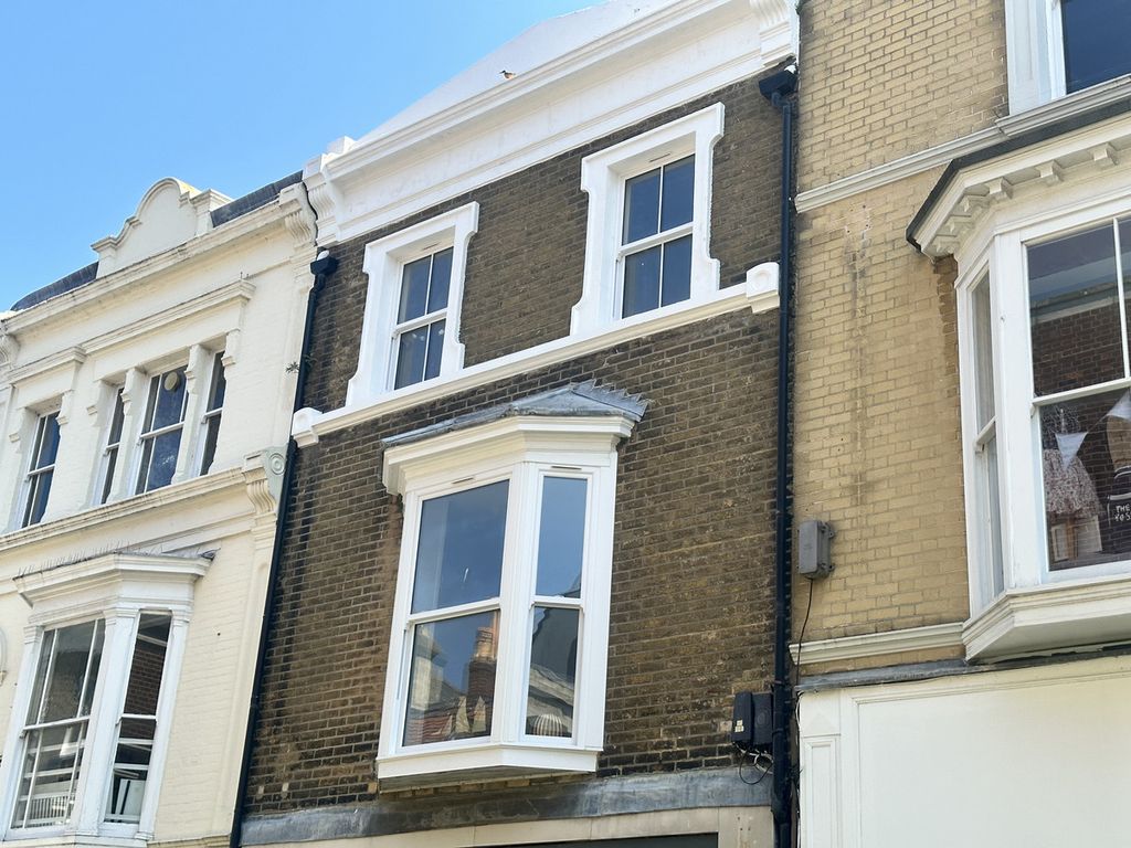 3 bed flat for sale in High Street, Isle Of Wight PO33, £220,000