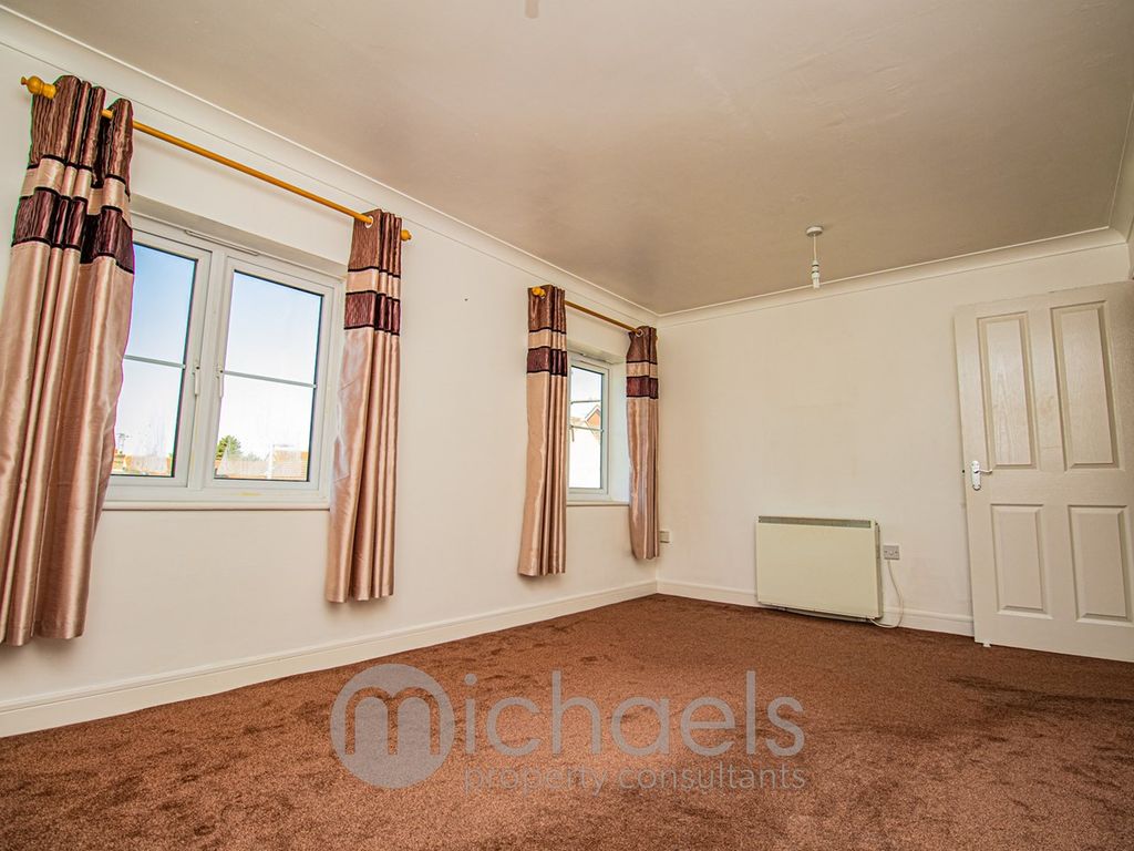 2 bed flat for sale in Gresley Drive, Braintree CM7, £160,000