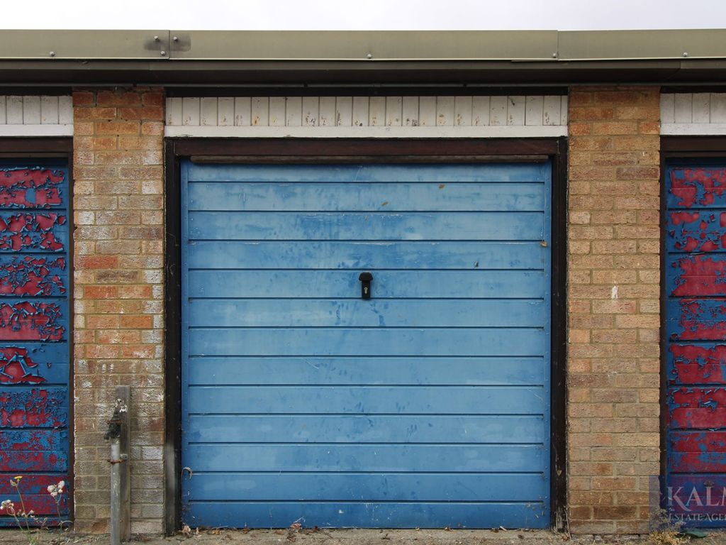 Parking/garage for sale in Longfields, Stevenage SG2, £15,000
