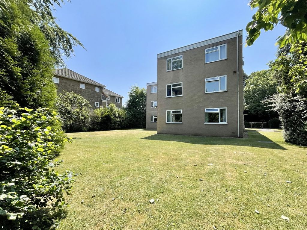 2 bed flat for sale in Beechey Road, Bournemouth BH8, £249,900