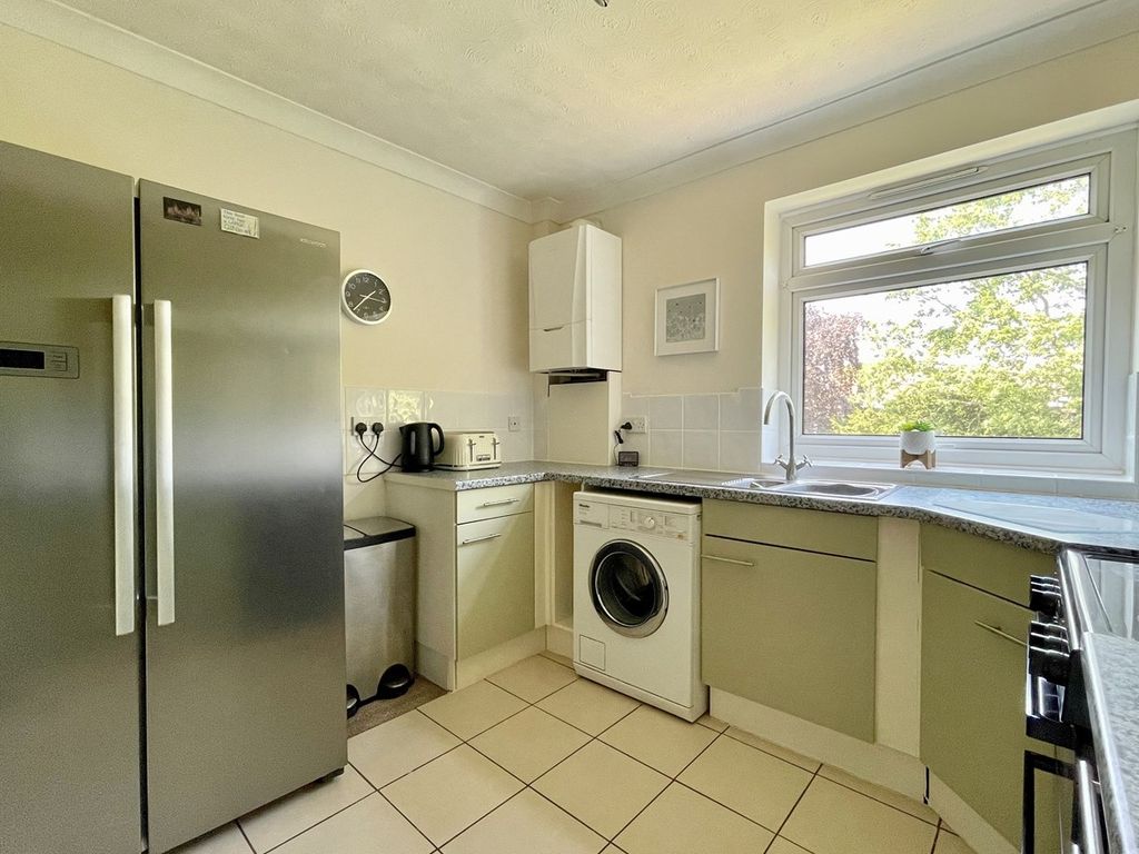 2 bed flat for sale in Beechey Road, Bournemouth BH8, £249,900