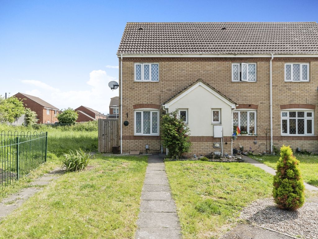 2 bed terraced house for sale in Berkeley Close, Biggleswade SG18, £260,000