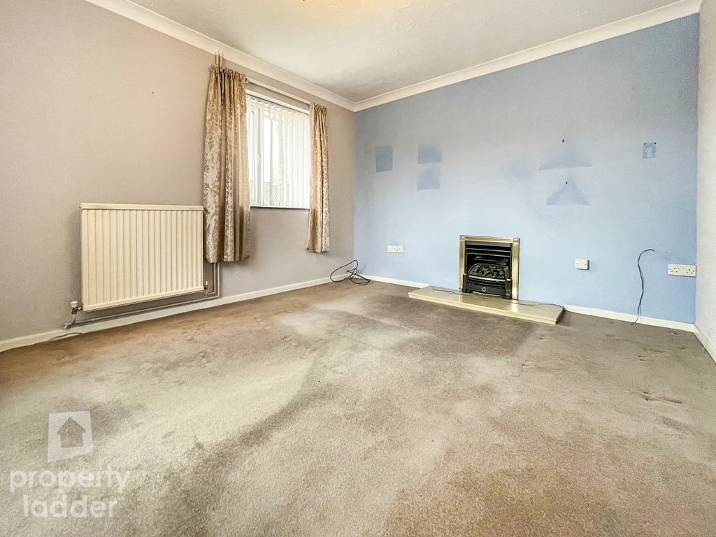 2 bed flat for sale in Skelton Road, Norwich NR7, £140,000