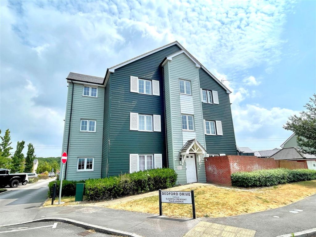 2 bed flat for sale in Lynn Crescent, Fareham PO14, £150,000