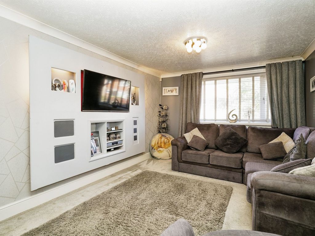 3 bed terraced house for sale in Naburn Fold, Leeds LS14, £175,000