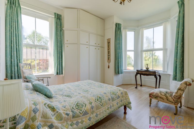 2 bed flat for sale in Oakbank, Tuffley GL4, £275,000