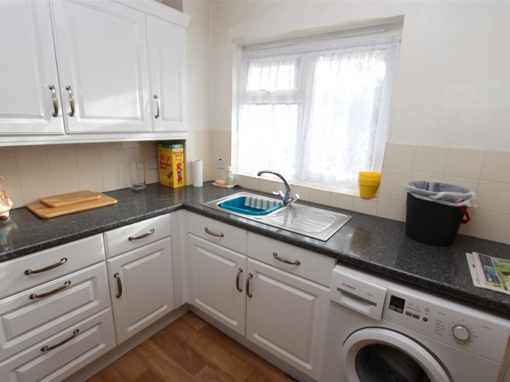 2 bed flat for sale in Chelwood Close, London E4, £190,000