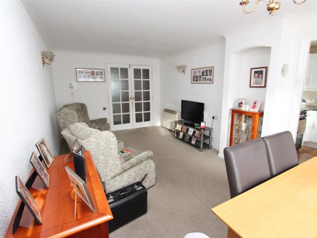 2 bed flat for sale in Chelwood Close, London E4, £190,000