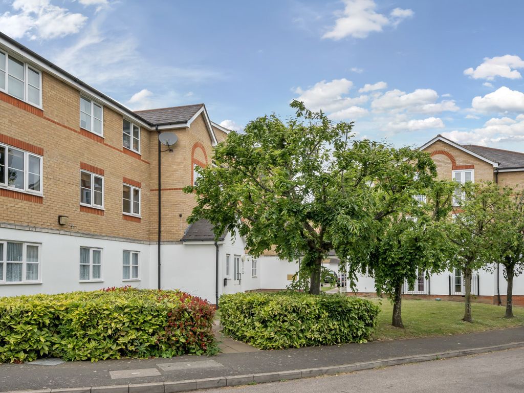 1 bed flat for sale in Clarence Close, Barnet EN4, £275,000
