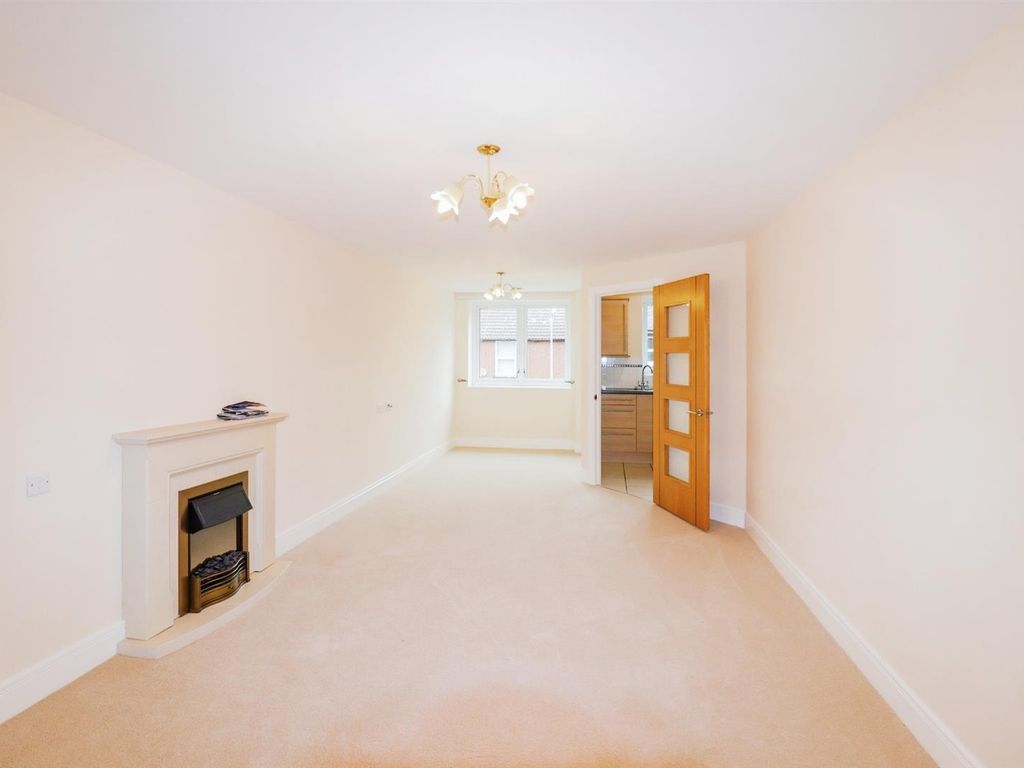 1 bed flat for sale in Booth Court, Handford Road, Ipswich IP1, £95,000