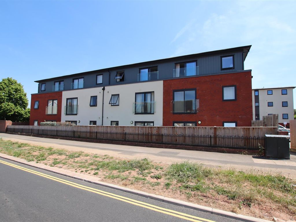 1 bed flat for sale in Burnthouse Lane, Exeter EX2, £200,000