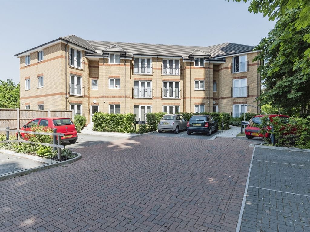 1 bed flat for sale in Pix Court, Arlesey SG15, £180,000