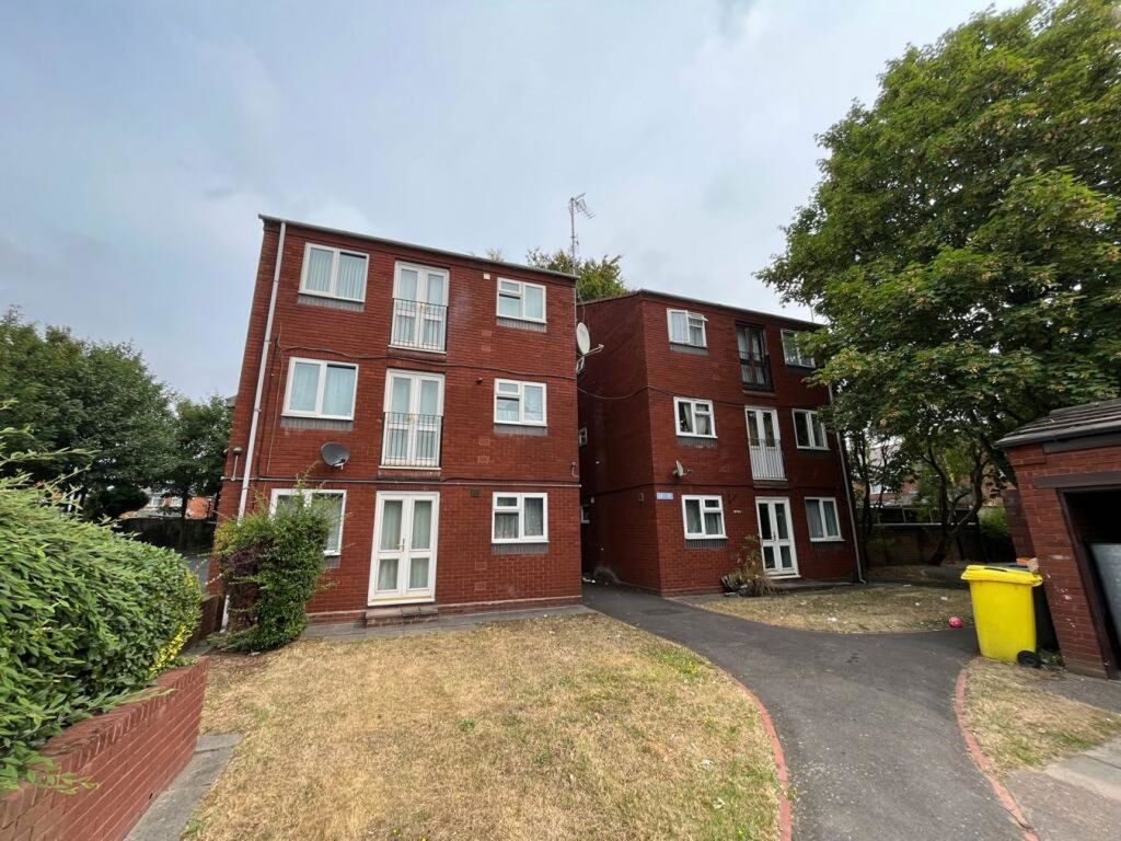 2 bed flat for sale in Bescot Road, Walsall WS2, £55,000