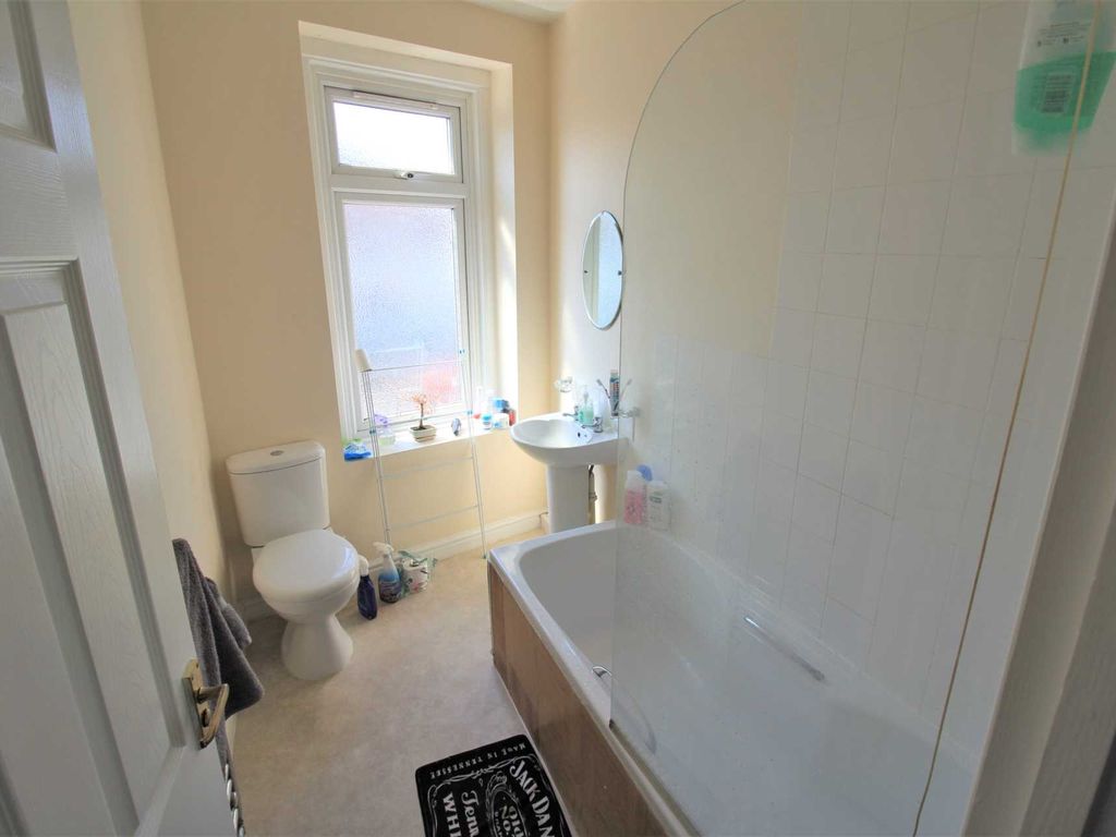 2 bed flat for sale in Locking Road, Weston-Super-Mare BS23, £140,000