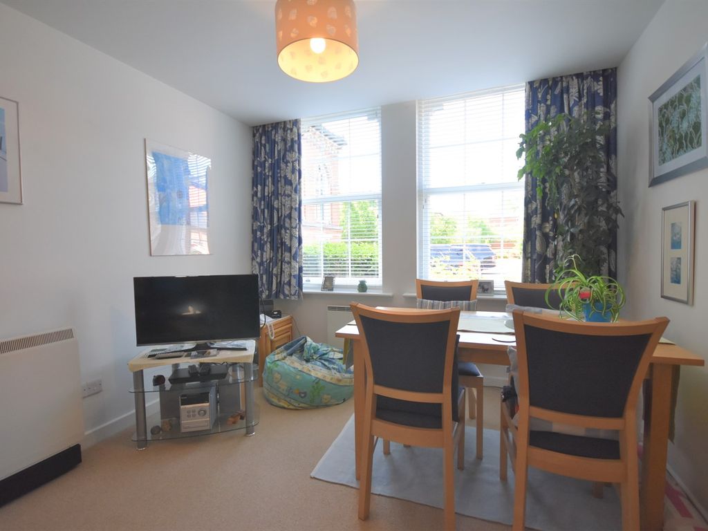 2 bed flat for sale in Balmoral House, Pavilion Way, Macclesfield SK10, £225,000