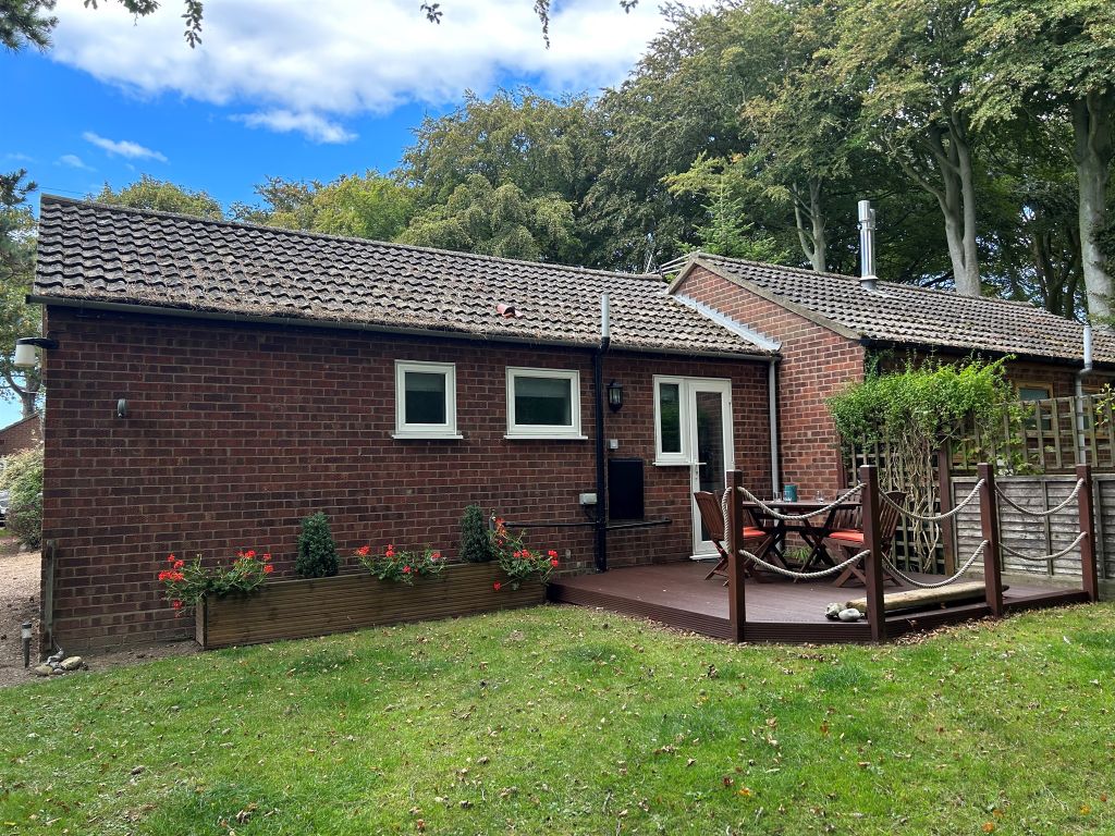 2 bed lodge for sale in Temple Drive, Weybourne, Holt NR25, £180,000