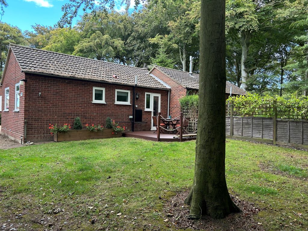 2 bed lodge for sale in Temple Drive, Weybourne, Holt NR25, £180,000