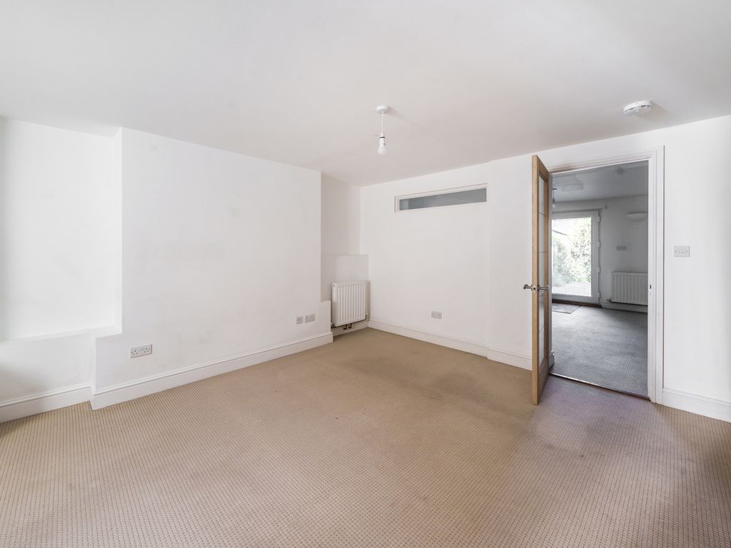 1 bed flat for sale in Lansdown, Stroud, Gloucestershire GL5, £170,000