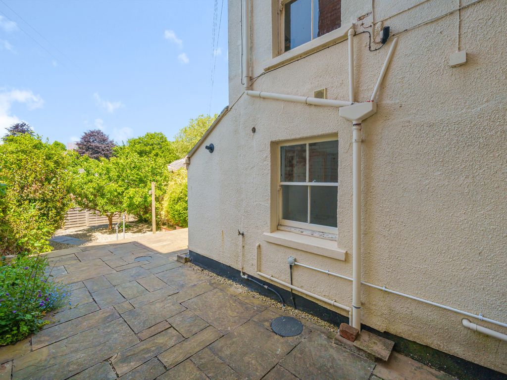 1 bed flat for sale in Lansdown, Stroud, Gloucestershire GL5, £170,000
