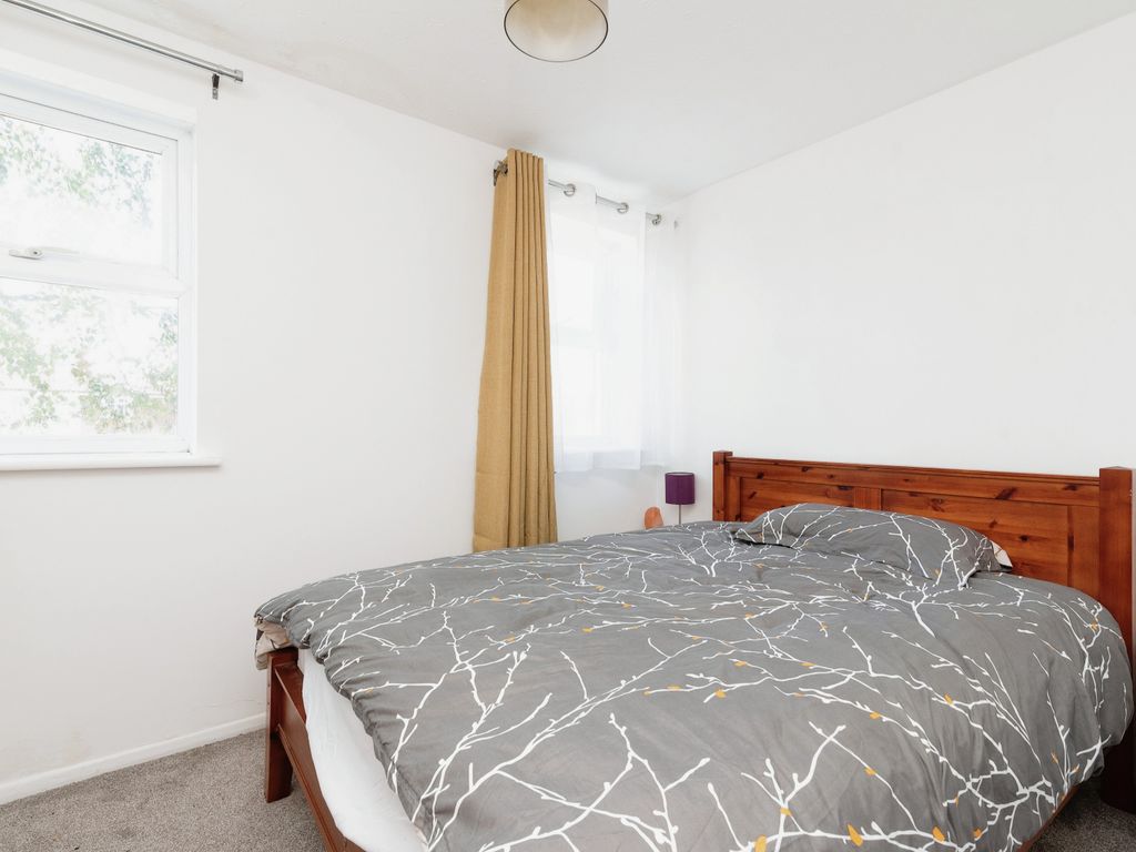 2 bed flat for sale in Schooner Way, Cardiff CF10, £175,000