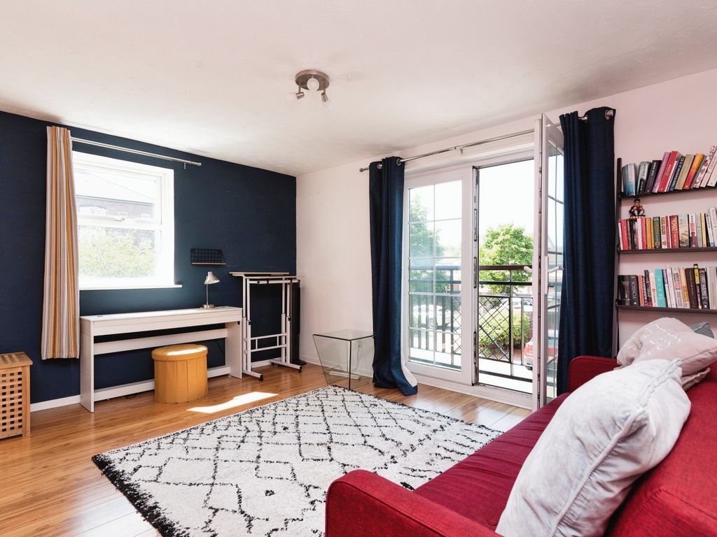 2 bed flat for sale in Schooner Way, Cardiff CF10, £175,000