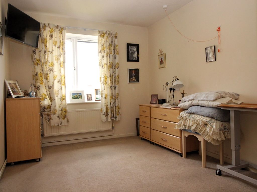 1 bed flat for sale in Byron Court, Llantwit Major CF61, £110,000