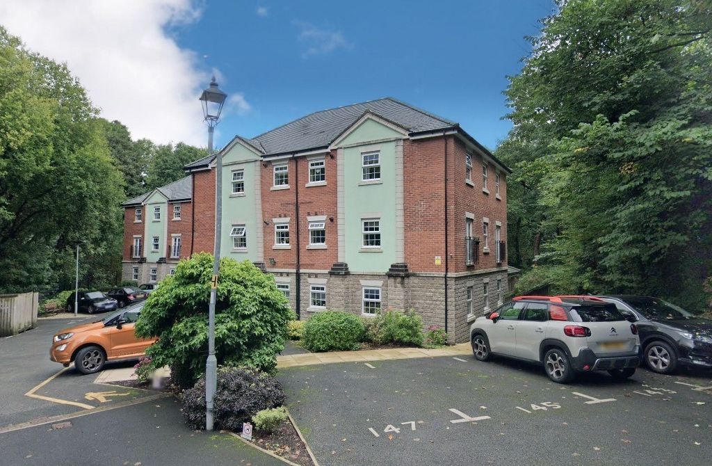 2 bed flat for sale in Temple Road, Bolton BL1, £130,000