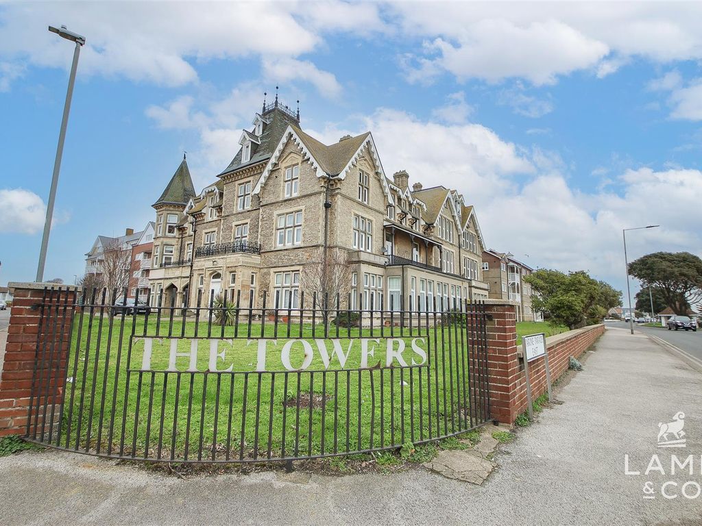 3 bed flat for sale in The Towers, Vista Road, Clacton-On-Sea CO15, £120,000