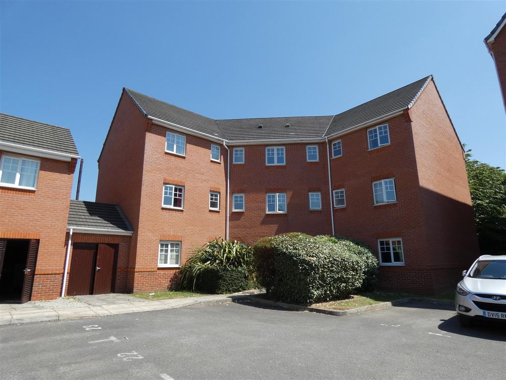 2 bed flat for sale in Norris House, Blount Close, Crewe CW1, £100,000